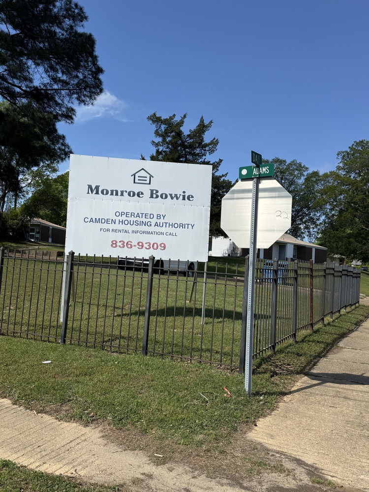 Monroe Bowie 16-4B